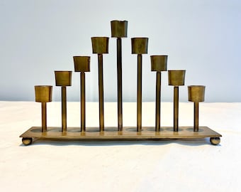 Świecznik w stylu vintage w odcieniu mosiądzu, w stylu mid-century modern, 9 świateł
