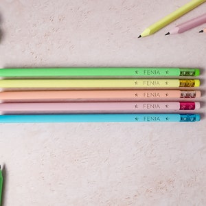 Bleistift mit Namen graviert Geschenkidee für Kinder Personalisierter Bleistift Pastell Bleistifte mit Radiergummi Einschulung Bild 5