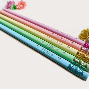 Bleistift mit Namen graviert Geschenkidee für Kinder Personalisierter Bleistift Pastell Bleistifte mit Radiergummi Einschulung Bild 8