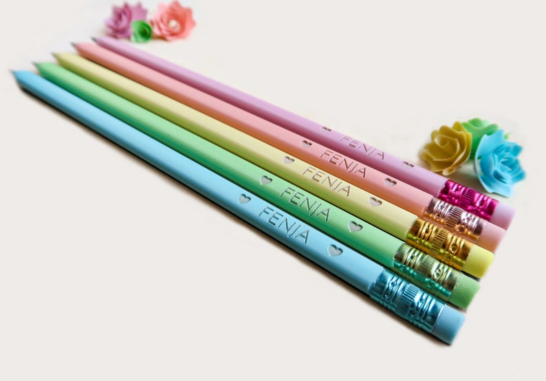 Bleistift mit Namen graviert Geschenkidee für Kinder Personalisierter Bleistift Pastell Bleistifte mit Radiergummi Einschulung Bild 8