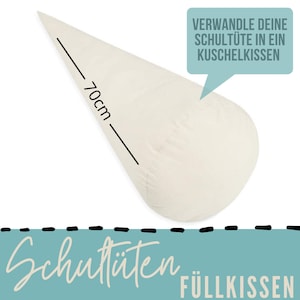 Könnte beinhalten: Ein weißes, kegelförmiges Kissen mit einer Länge von 70 cm. Das Kissen ist aus Stoff gefertigt und soll als Kissen verwendet werden. Der Text "Verwandle deine Schultüte in ein Kuschelkissen" ist im Bild sichtbar.