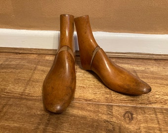 Antique Pair of Wooden Hinged Shoe Lasts c.1910