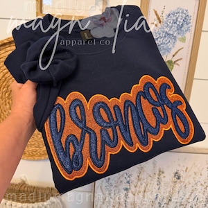 Felpa personalizzata con ricamo glitterato // Felpa per mamma sportiva // Abbigliamento sportivo ricamato // Felpa glitterata // Abbigliamento per il giorno della partita