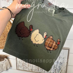 Turkey Trio Appliqué Sweater and Tshirt || Thanksgiving Sweater || Custom Appliqué || Turkey Day Tshirt || Thanksgiving afbeelding 2