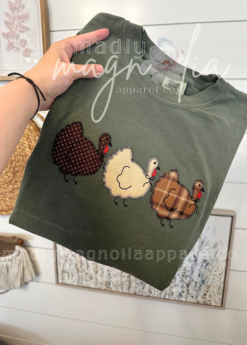 Turkey Trio Appliqué Sweater and Tshirt || Thanksgiving Sweater || Custom Appliqué || Turkey Day Tshirt || Thanksgiving afbeelding 2