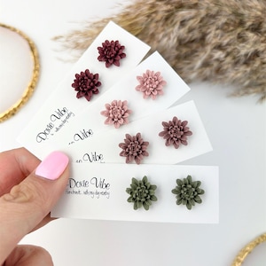 Oorknopjes met bloem | Handgemaakt kleioorbellen | Hypoallergeen | Nikkelvrij | Titanium oorbellen | Cadeau voor haar | Bloemoorbellen