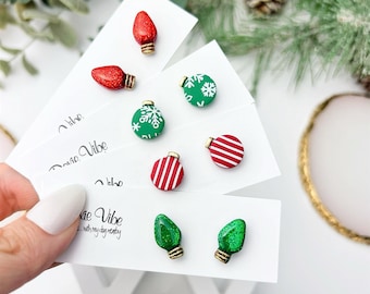 Ornement des fêtes, clou d'oreille en argile, boucles d'oreilles en titane, boucles d'oreilles hypoallergéniques de Noël faites à la main, cadeau de Noël pour elle, cadeau pour enseignant
