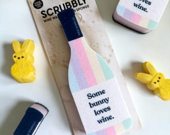Some Bunny Loves Wine Kitchen Sponge – Feestelijke paasmandvuller voor wijnliefhebbers