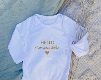 Personalisierter Babybody Hello I‘m new here | NewBorn Outfit | Body für Babyshooting