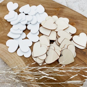 Wooden Hearts Chips Guestbook Frame | Table decoration wooden hearts in white or natural