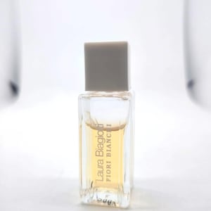 Vintage Miniature Laura Biagiotti Fiori Bianchi 5ml – Laura Biagiotti Fiori Bianchi Mini Perfume – Fiori Bianchi Laura Biagiotti Vintage EDT
