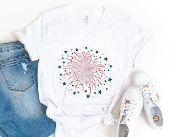 4. Juli Shirt, Feuerwerk USA Shirt mit V-Ausschnitt, amerikanisches T-Shirt, Unabhängigkeitstag Shirt, Geschenk für Amerikanisch, Rot, Weiß, Blau Shirt, Patriotisches Shirt