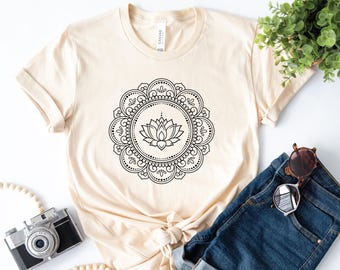 Camiseta Flor de Lótus, Camiseta Mandala, Camiseta Primavera, Camiseta para Amantes de Yoga, Camiseta Meditação, Presente Flor de Lótus, Camiseta Mandala Floral, Presente para Amantes de Yoga