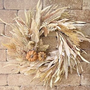 Neutral Fall Corn Husk Wreath for Front Door, Beige Pumpkins Autumn Wreath with Wheat and Berries, Cream Pampas Grass, Farmhouse Foliage