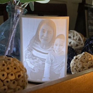 Personalized photo gift | 3D printed Lithophane with stand and tea light included | Personalized photo gift