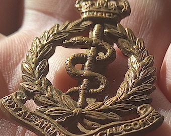 Royal Army Medical Corps original World War Two cap badge