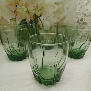 Drinking glass Vintage Central Park Ivy Green Rock Cocktail Glass Swirl Juice 10oz drinking glass 4&quot; dinner glass condition is pre-owned