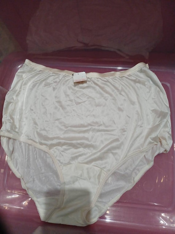 VANITY FAIR 3 Perfectly Yours Panties* Size 6/M*100% Cotton*Classic  Brief*NWT