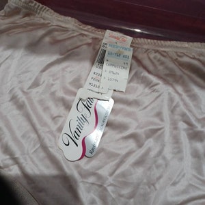 Vintage Vanity Fair size 6 underwear ravishing luxuriously  Nylon tricot with anti cling look and feel