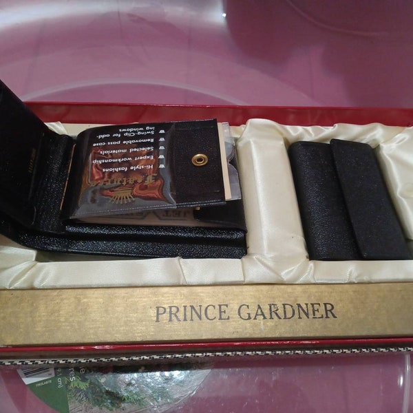 Vtg Prince Gardner Mens Black Zipper Wallet keychain is pre-owned but did not used (2-5a)