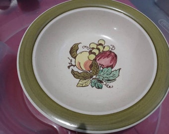 Vintage servings bowl poppytrail by metlox, fruit designs 10". Condition is pre-owned in good condition (cf#4)f