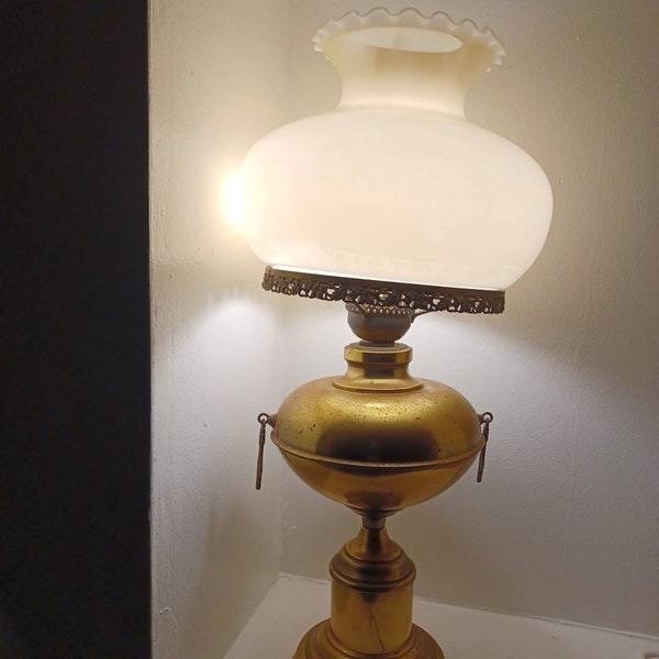VTG Gone with the Wind Parlor Brass Lamp fluorescent Glass Shade Hurricane. in good condition very beautiful I have some discoloration rust