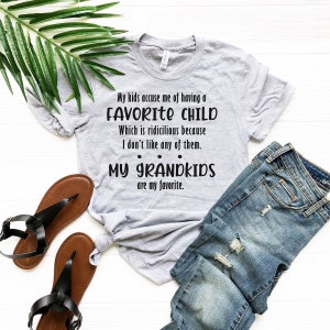 Mis hijos me acusan de tener una camiseta infantil favorita, que es ridícula porque no me gusta ninguna de ellas, mis nietos son mis favoritas