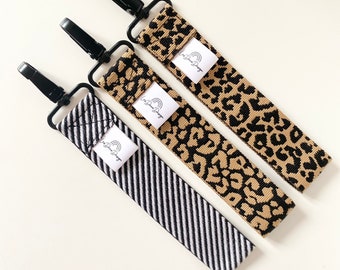 Lanyard wide leopard/white-black stripes, black carabiner, key ring