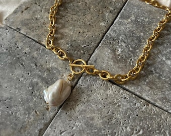 Chunky Gold Chain Necklace, Toggle Clasp, Real Baroque Pearl Pendant, Statement Necklace, Modern Pearl Jewelry, Gift for Her