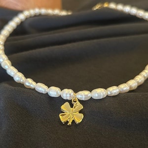 送税込【HURLEY BURLEY】9CT GOLD PEARL CLOVER NECKLACE パール 9ct Yellow Gold Mother Of Pearl Clover Necklace By Hurleyburley
