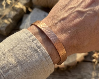 Pulsera de cobre macizo, pulsera de cobre ajustable hecha a mano, joyería rústica martillada, regalo artesanal para hombres y mujeres, brazalete de cobre para la muñeca