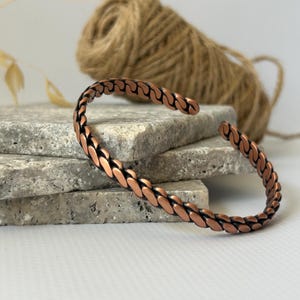 Verstellbares Kupferarmband für Herren & Damen | Rustikaler Armreif | Wasserdichter heilender Schmuck | Reines Kupfer Geschenk für Arthritis Relief Bild 4