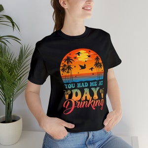 Camiseta de férias de verão: camiseta gráfica para beber no dia da praia