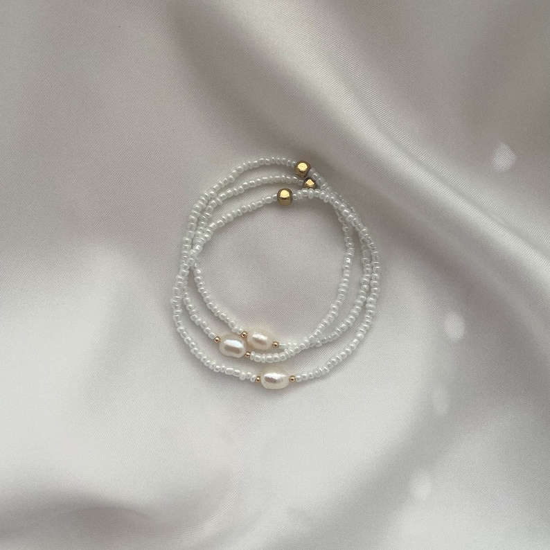 Filigranes Perlenarmband mit Süßwasserperle Freundschaftsarmband Geschenk zur Geburt, Muttertag, Geburtstag Bild 2