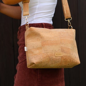 ISABELLA Shoulder bag made from vegan cork image 5