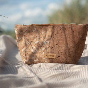 LINA Cork toiletry bag Gestanzt & Braun