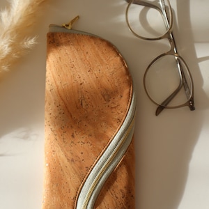LEA handgemachtes Brillenetui aus veganem Korkstoff Natur