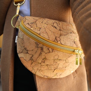 ELIANA Cork bum bag image 9