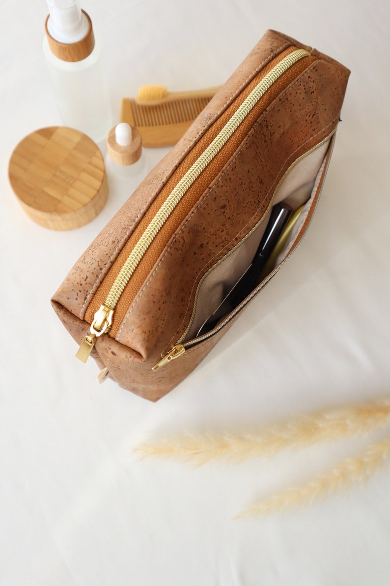 LUCA large Cork toiletry bag with outside pocket image 2