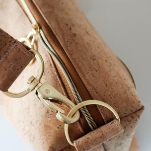 ISABELLA Shoulder bag made of vegan cork image 3