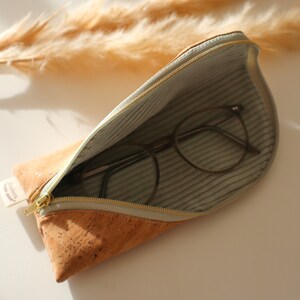 LEA | handmade glasses case made from vegan cork fabric