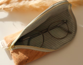 LEA | handmade glasses case made from vegan cork fabric