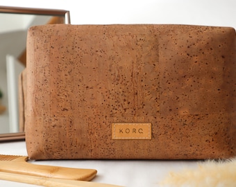 LUCA large | Cork toiletry bag with outside pocket