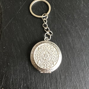 Kleines Silber Personalisiertes Bild Medaillon, Schlüsselanhänger, Vatertagsgeschenk, Muttertagsgeschenk, personalisiert mit Ihrem eigenen Fotogedächtnis, Medaillon