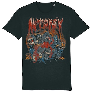 以下が含まれることがあります： 赤い文字で「AUTOPSY」と書いてある、赤と青のモンスターのグラフィックプリントが施された黒いTシャツです。