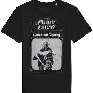 Pode incluir: Camiseta preta com um gráfico branco de uma capa de disco com o texto "Electric Wizard" e "Witchcult Today".