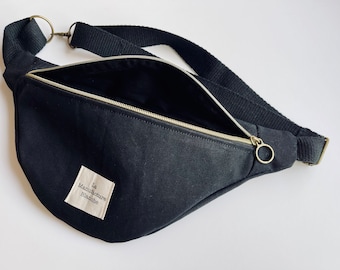 Banana bag in black cotton twill, adjustable strap, shoulder strap