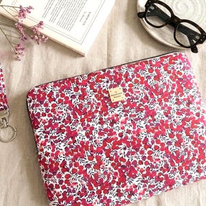 Housse d’ordinateur en Liberty,  protection High Tech et tissu imperméable. PC MacBook ou IPad, taille au choix