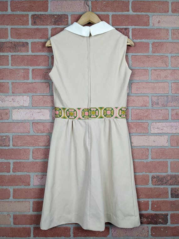 Vintage 50s-60s Tan Collared Sleeveless Dress Pin… - image 5