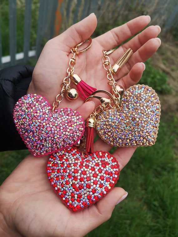 Porte-clés avec pompon en forme de cœur en cristal pour femmes, cadeau pour  dame et fille, Clip de sac scintillant, amour, strass, clés de voiture,  cadeau de porte -  France